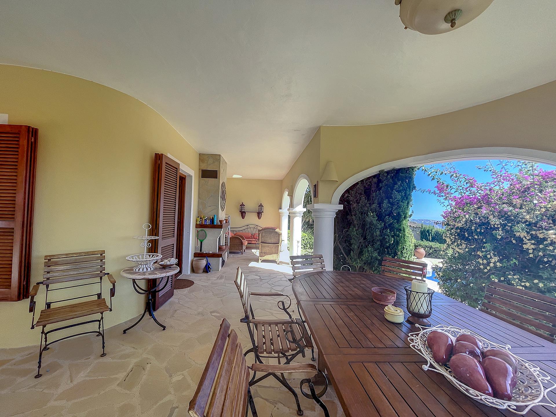 Villa en primera línea con vistas al mar