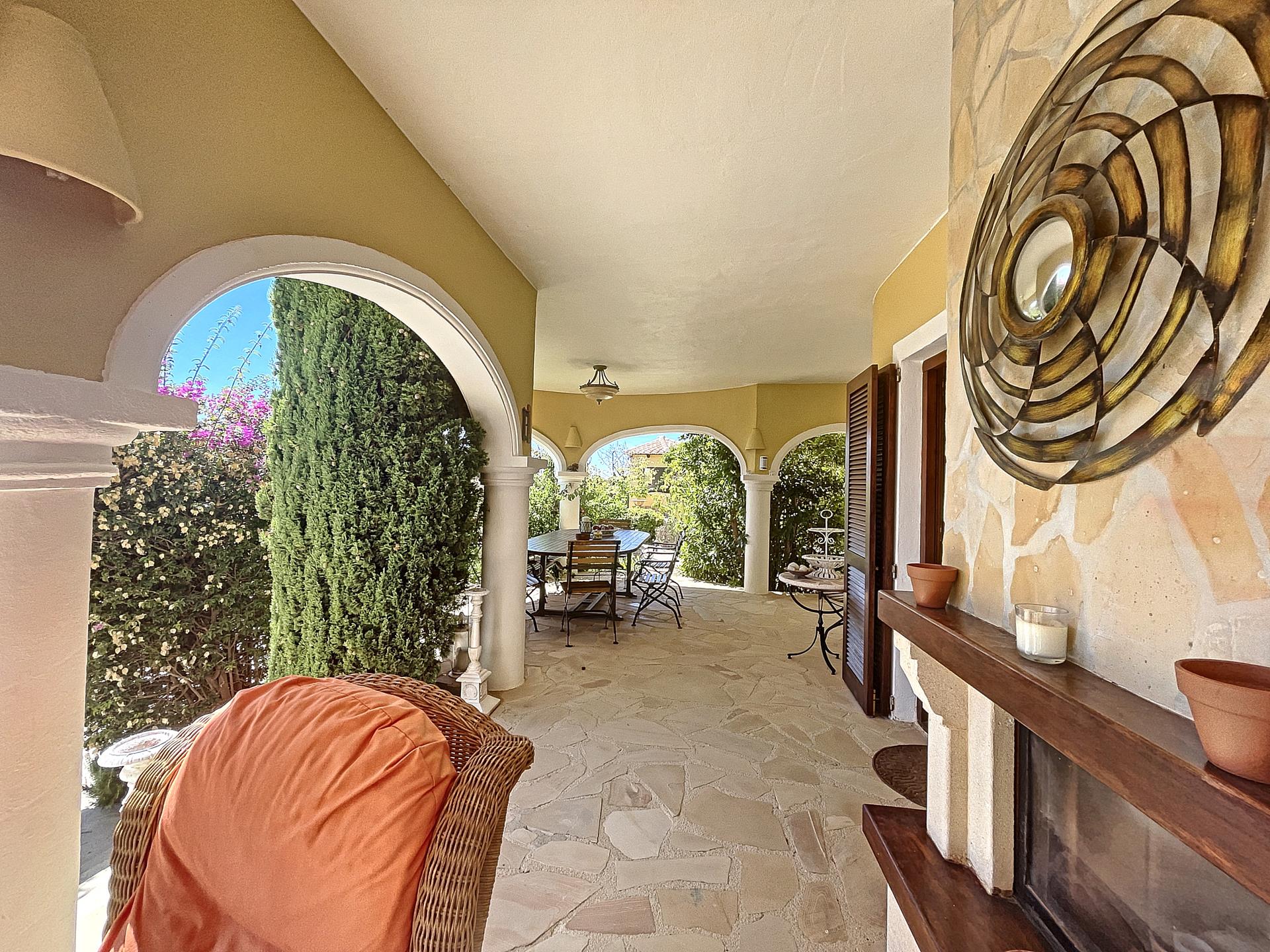 Villa en primera línea con vistas al mar