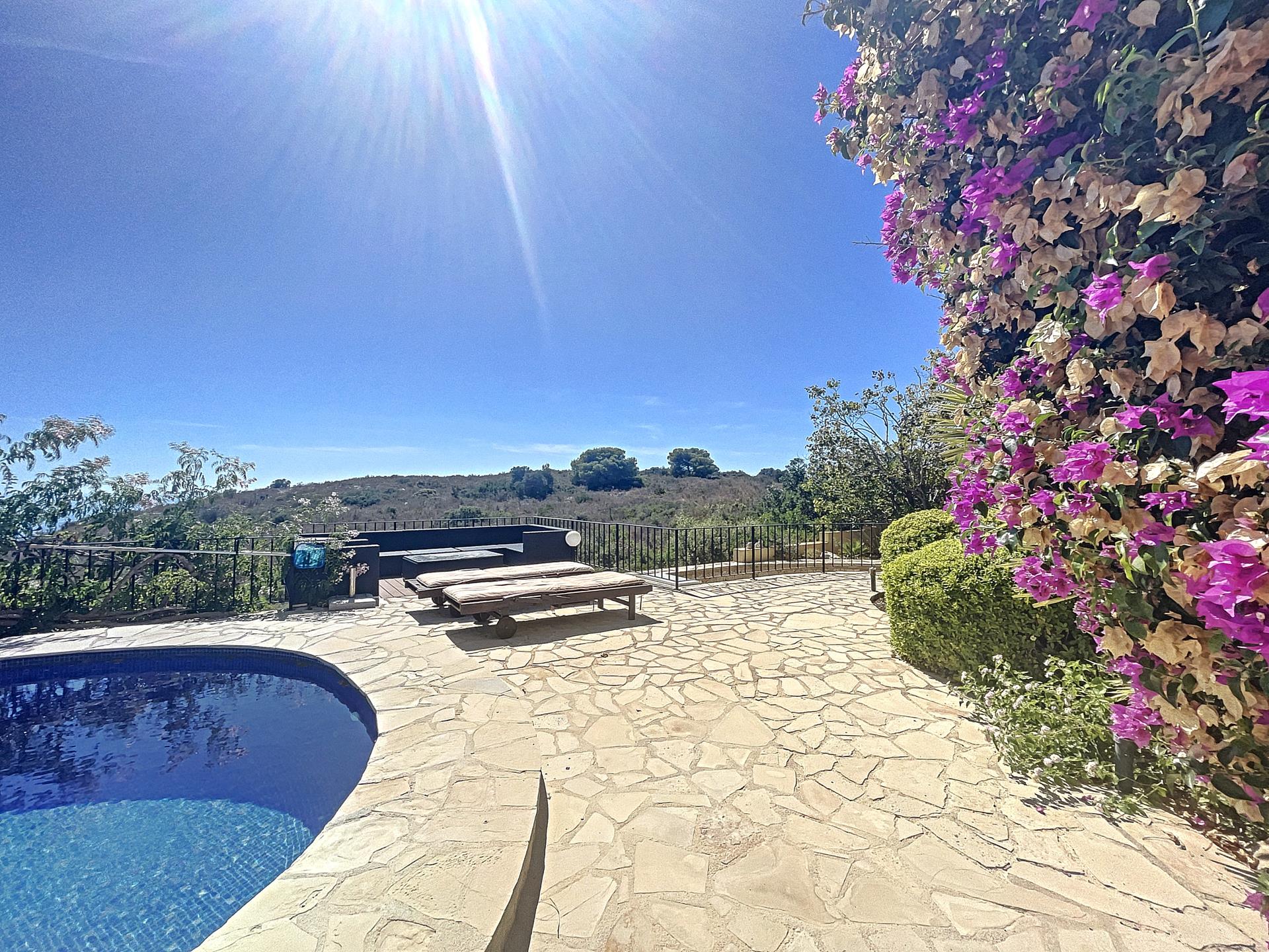 Villa en primera línea con vistas al mar