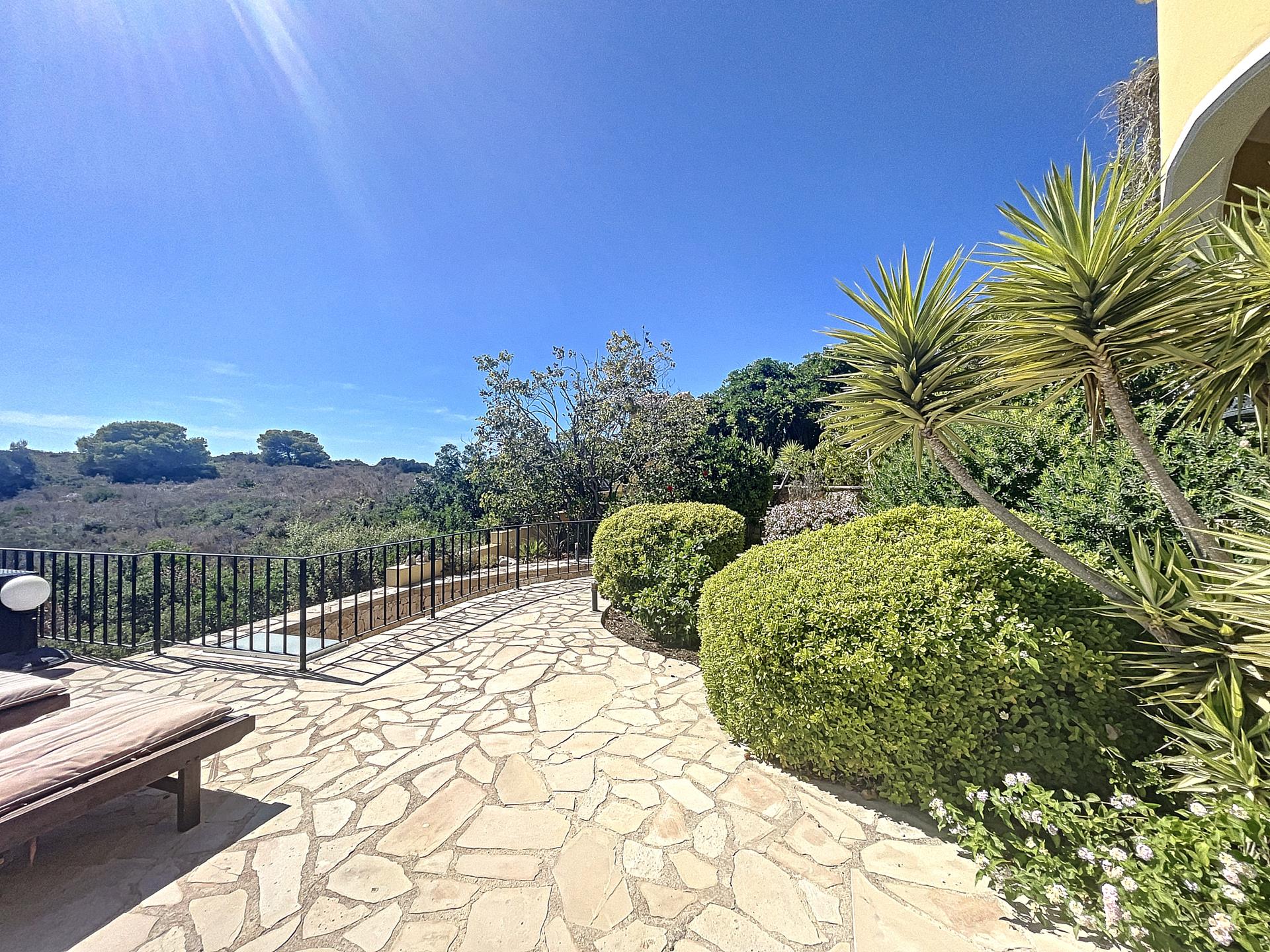 Villa en primera línea con vistas al mar