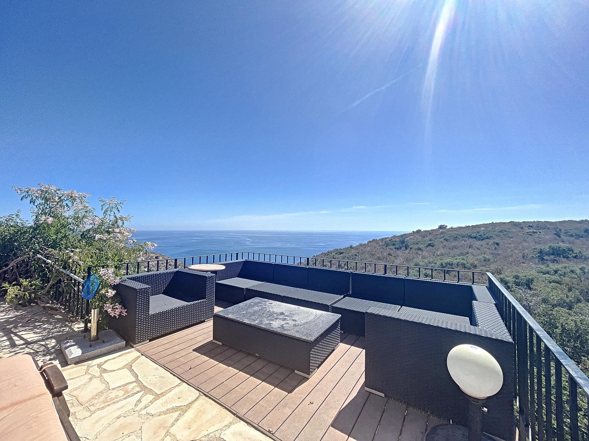 Villa en primera línea con vistas al mar
