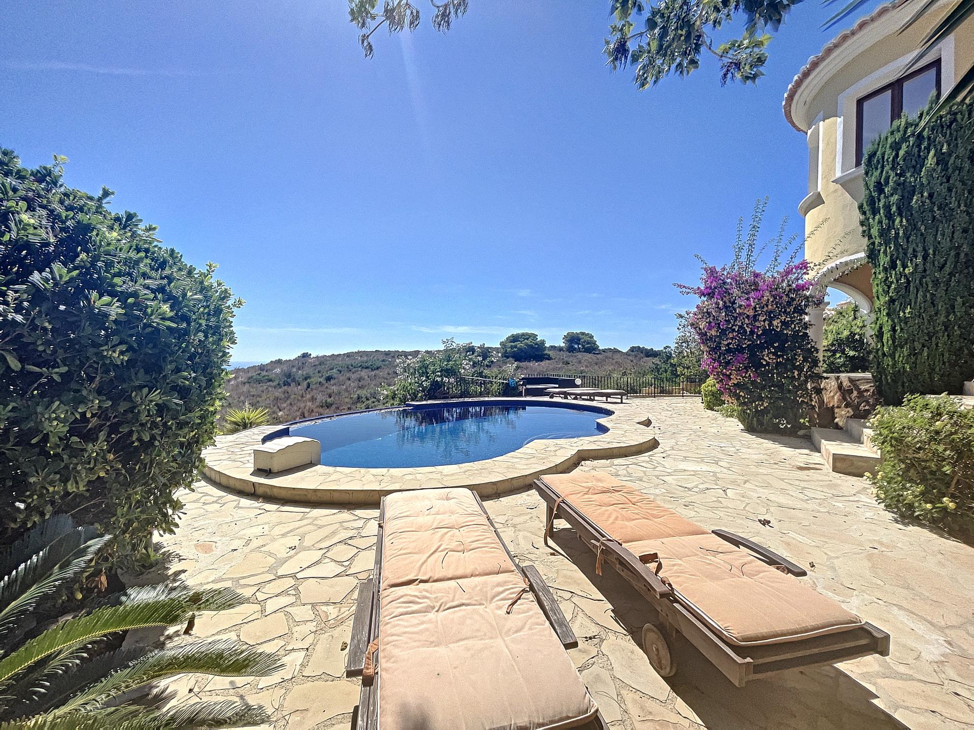 Villa en primera línea con vistas al mar