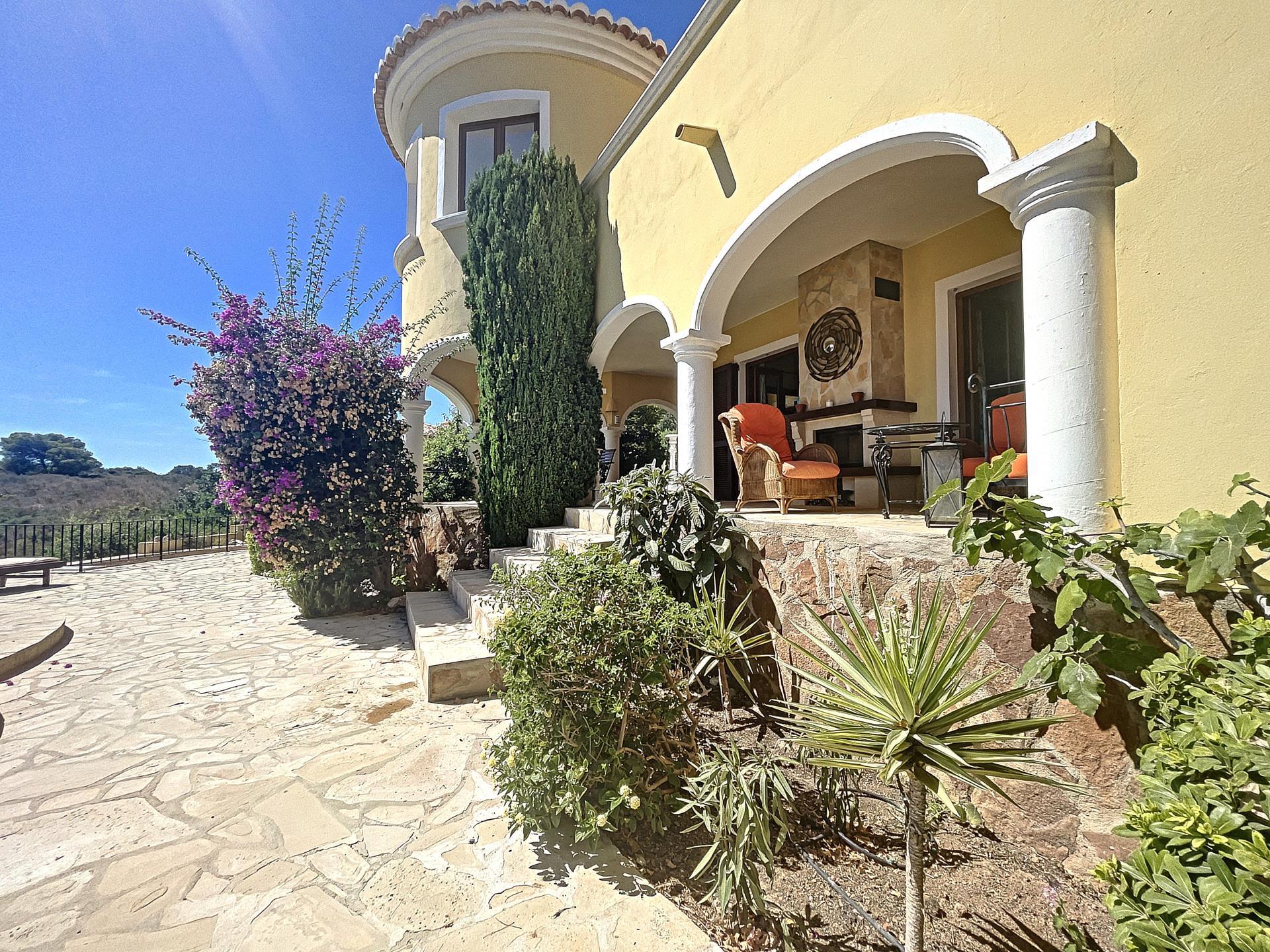 Villa en primera línea con vistas al mar